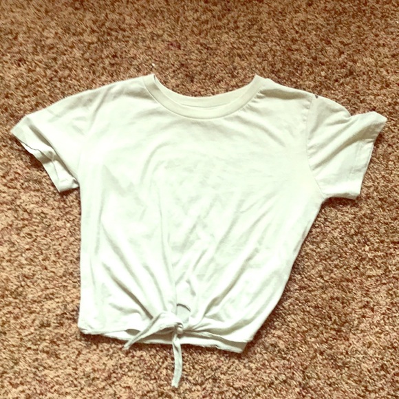 A green short sleeve crop top - Picture 1 of 3